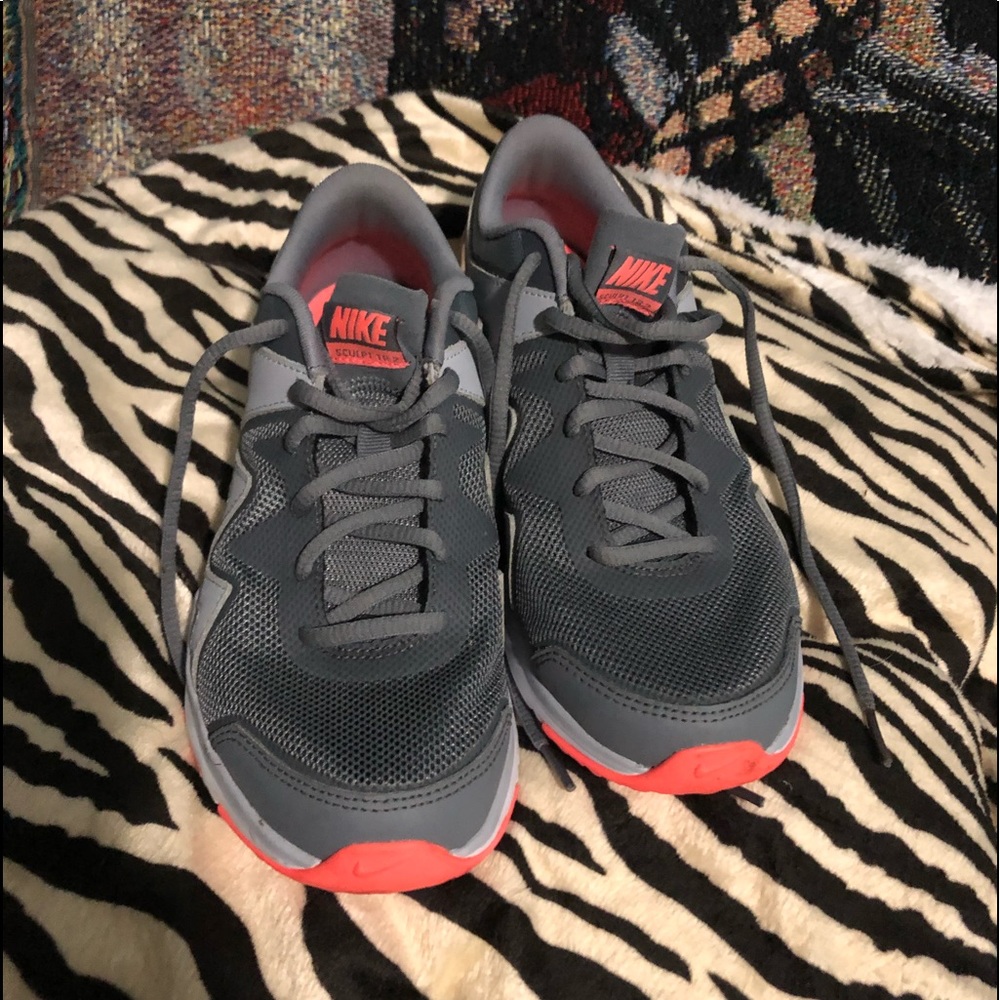Nike Sculpt TR 2  shoes size 61/2